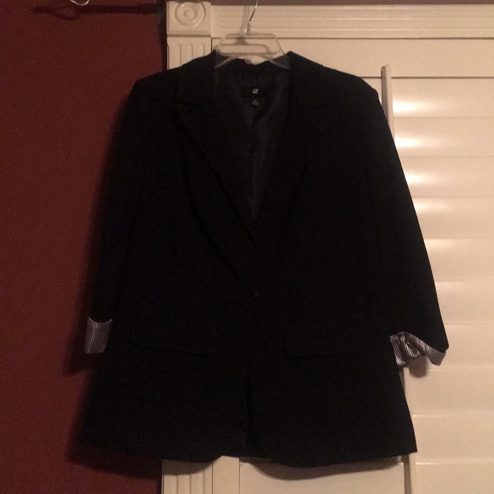 Selling because I have lost weight and doesn’t fit